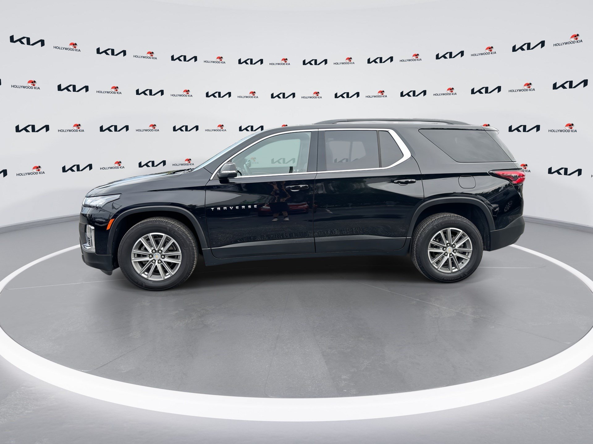 Used 2023 Chevrolet Traverse LT w/ LPO, Cargo Package AWD/4WD image 5