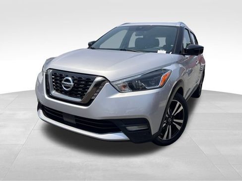 Used 2020 Nissan Kicks SR FWD image 9