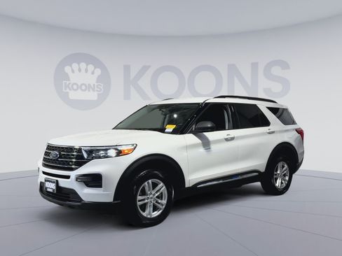 Used 2023 Ford Explorer XLT AWD/4WD image 5