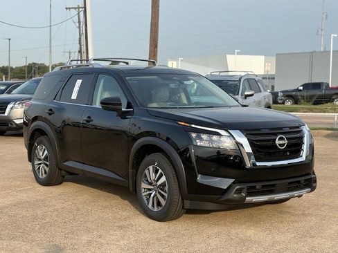 New 2025 Nissan Pathfinder SL image 6