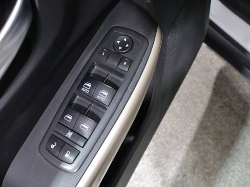 Used 2018 Jeep Cherokee Limited w/ High Altitude Package AWD/4WD image 17