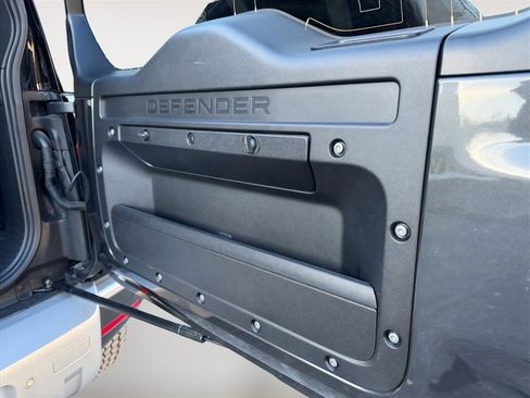 Used 2023 Land Rover Defender 110 S image 23