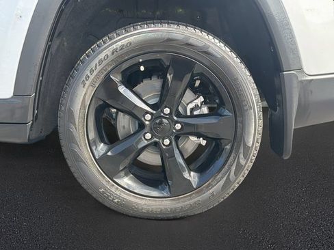Used 2023 Jeep Grand Cherokee L Limited w/ Black Appearance Package RWD image 33