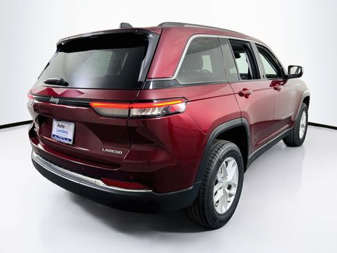 Used 2023 Jeep Grand Cherokee Laredo AWD/4WD image 5