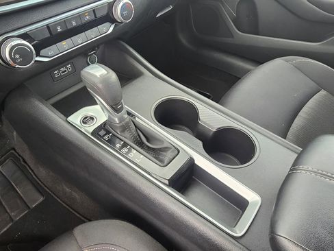 Used 2025 Nissan Altima 2.5 SV FWD image 23