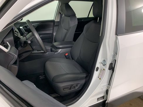 Used 2025 Toyota RAV4 XLE image 28