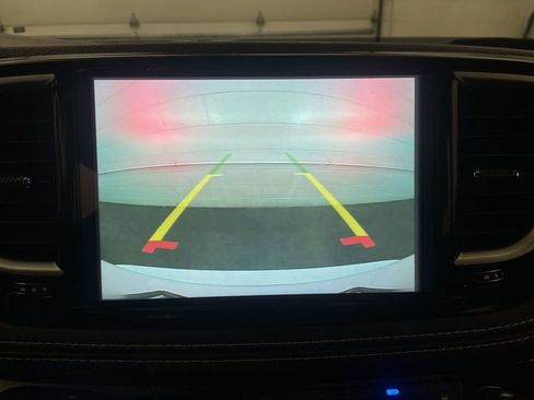 Used 2025 Chrysler Pacifica Select FWD image 8