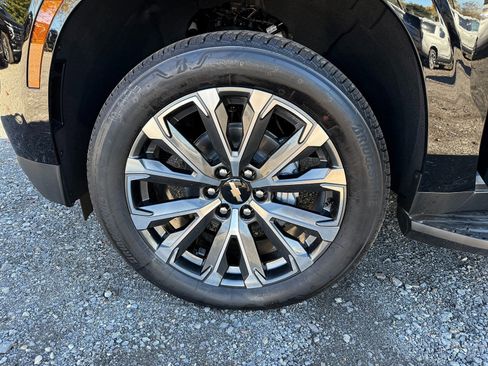 New 2025 Chevrolet Suburban High Country image 10