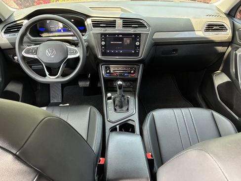 Used 2023 Volkswagen Tiguan SE FWD image 18