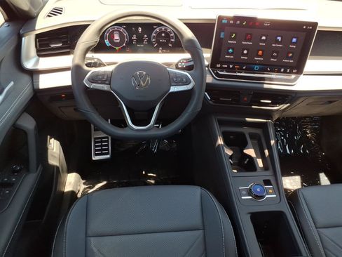 New 2026 Volkswagen Tiguan SE R-Line AWD/4WD image 17