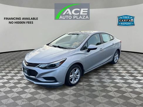 Used 2017 Chevrolet Cruze LT FWD image 2