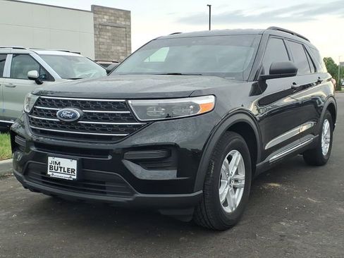 Used 2022 Ford Explorer XLT image 2