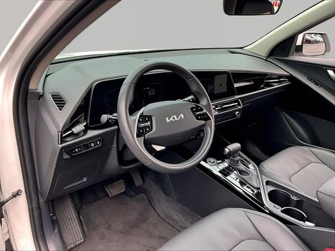 Used 2024 Kia Niro EX FWD image 17