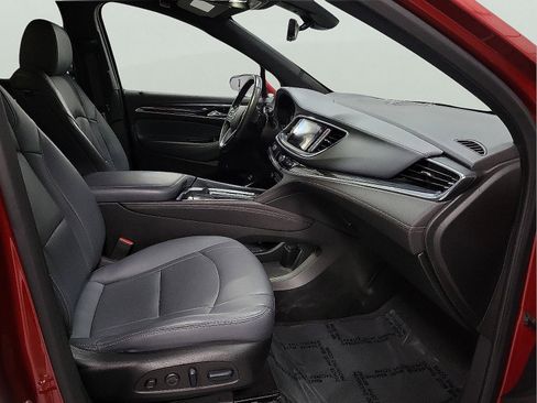 Used 2024 Buick Enclave Premium image 13