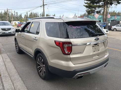 Used 2017 Ford Explorer Platinum AWD/4WD image 2