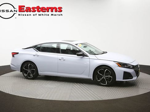 Used 2023 Nissan Altima 2.5 SR w/ SR Premium Package FWD image 47