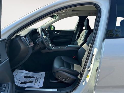 Used 2023 Volvo XC60 B5 Plus w/ Climate Package FWD image 9