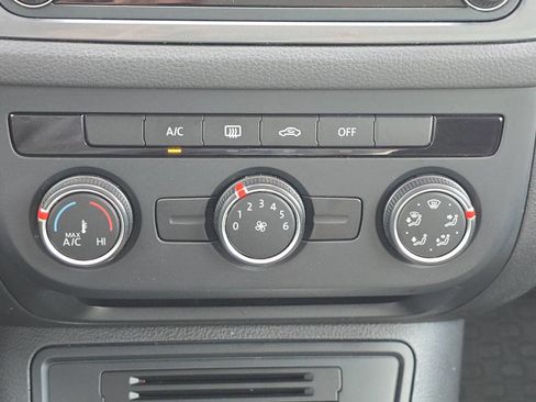 Used 2017 Volkswagen Tiguan S image 26