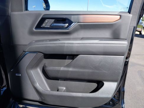 Used 2025 GMC Yukon Denali AWD/4WD image 35