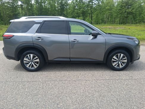 Certified 2025 Nissan Pathfinder SL AWD/4WD image 4