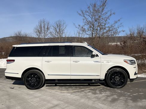 Used 2024 Lincoln Navigator L Reserve image 23