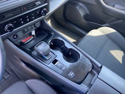 Used 2024 Nissan Rogue S FWD image 26