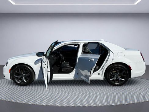 Used 2023 Chrysler 300 S RWD image 12