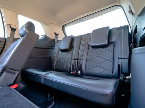 Used 2024 Volkswagen Atlas SE AWD/4WD image 34