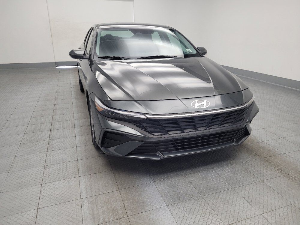 Used 2025 Hyundai Elantra SE FWD image 14