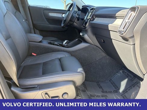 Certified 2025 Volvo XC40 B5 Plus image 33