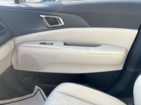New 2026 Kia Carnival EX FWD image 24