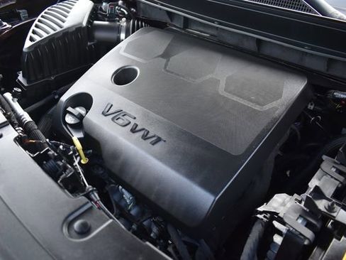 Used 2023 Chevrolet Traverse LT AWD/4WD image 39