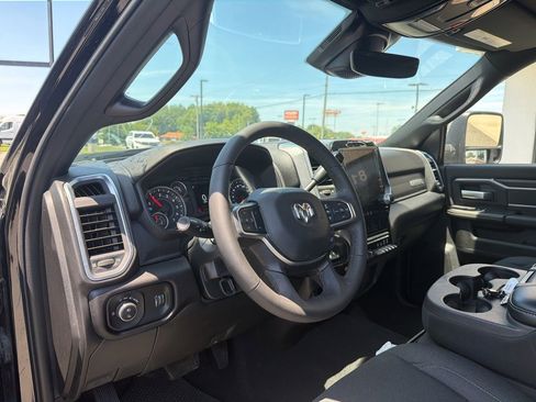 Used 2025 RAM 2500 Big Horn AWD/4WD image 4