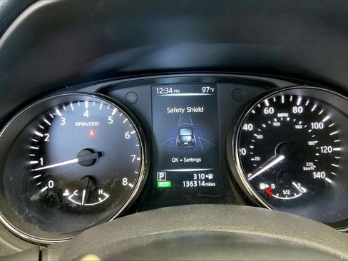 Used 2017 Nissan Rogue SV FWD image 18