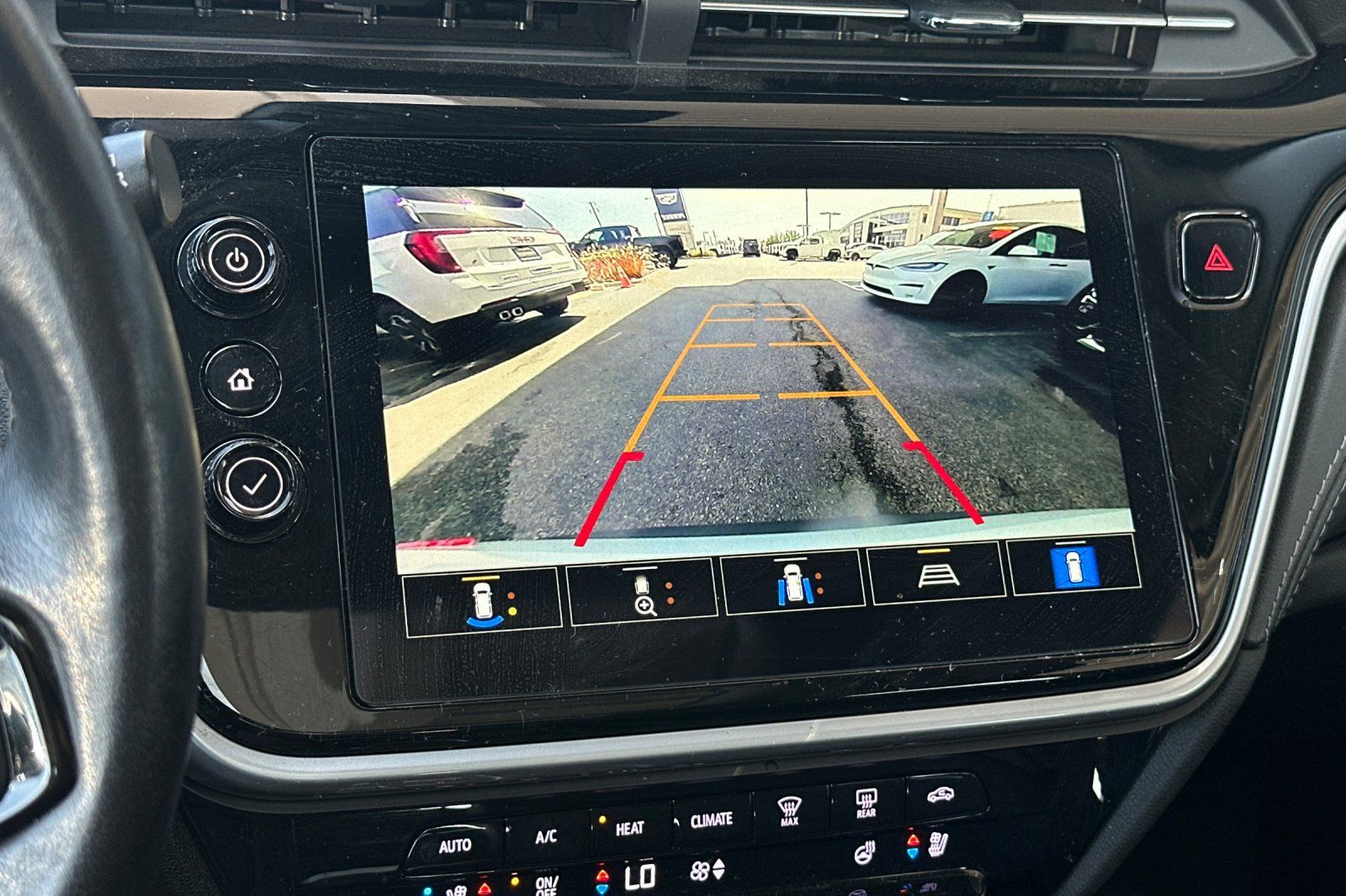 Used 2023 Chevrolet Bolt EUV Premier w/ Sun & Sound Package FWD image 27