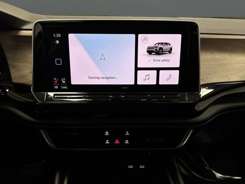 Used 2024 Volkswagen Atlas SE w/ Panoramic Sunroof Package image 9