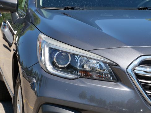 Used 2018 Subaru Outback 2.5i Premium AWD/4WD image 16