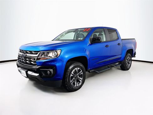 Used 2022 Chevrolet Colorado Z71 w/ LPO, Tonneau and Step Package image 3