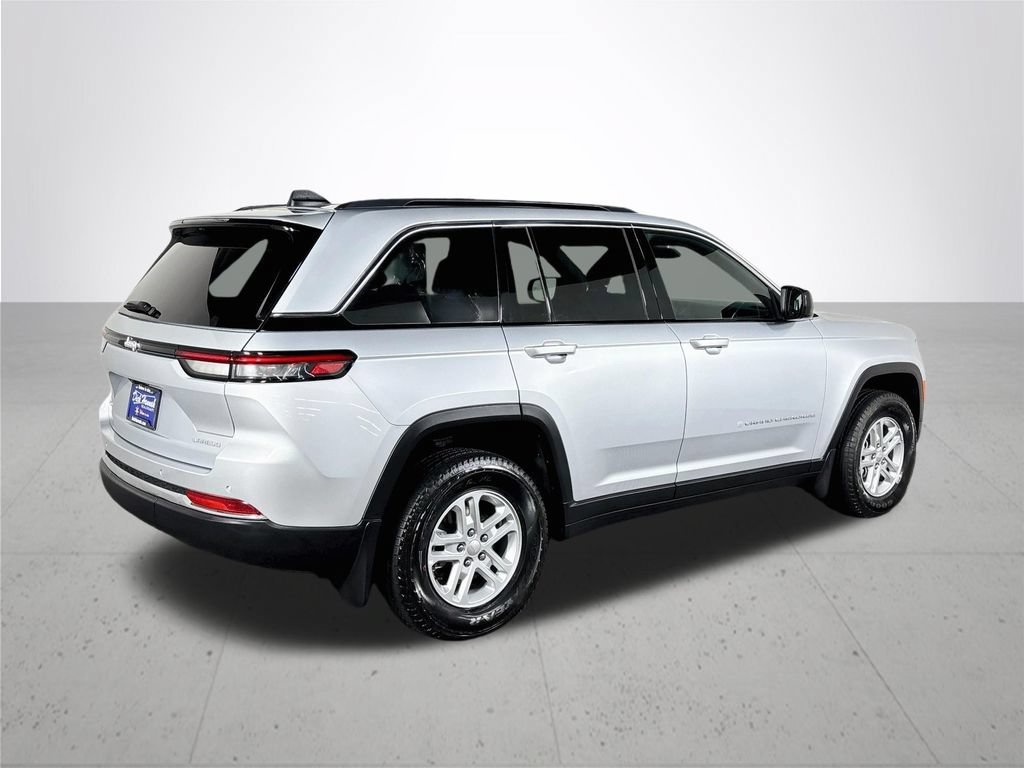 Used 2025 Jeep Grand Cherokee Laredo w/ MOPAR Finishing Package AWD/4WD image 7