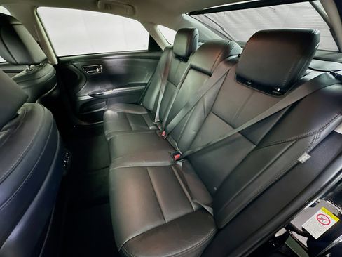 Used 2016 Toyota Avalon Limited w/ Toyota Safety Sense Package image 27