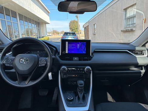 Used 2025 Toyota RAV4 LE image 32