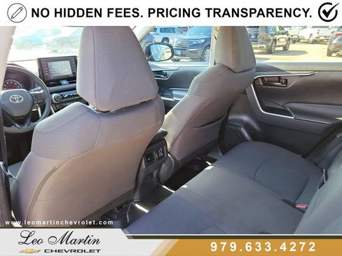 Used 2022 Toyota RAV4 LE FWD image 10