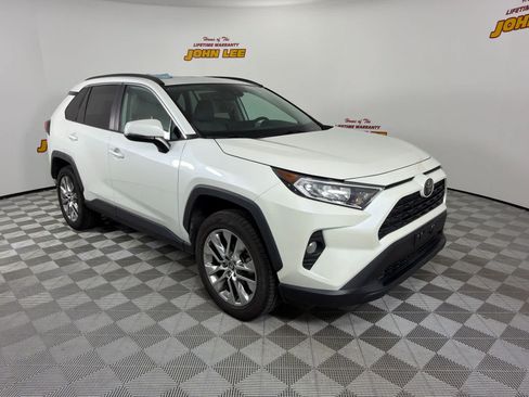 Used 2021 Toyota RAV4 XLE Premium AWD/4WD image 8