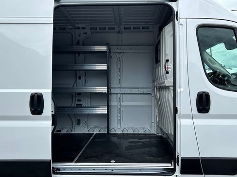 Used 2024 RAM ProMaster 2500 FWD image 11