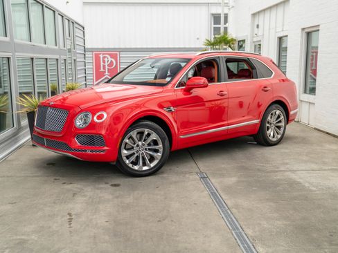 Used 2017 Bentley Bentayga image 16