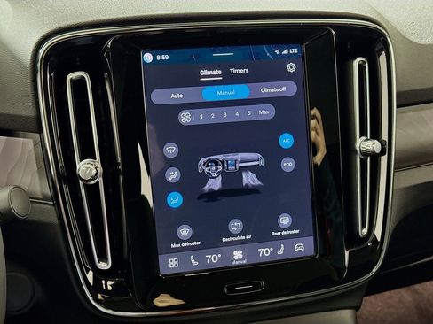 Used 2023 Volvo C40 P8 Recharge Plus image 18