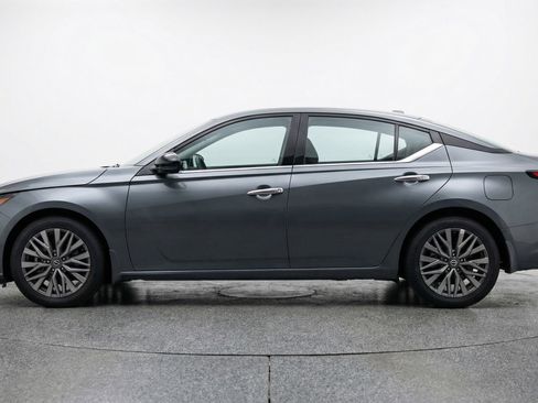 Used 2025 Nissan Altima 2.5 SV image 5