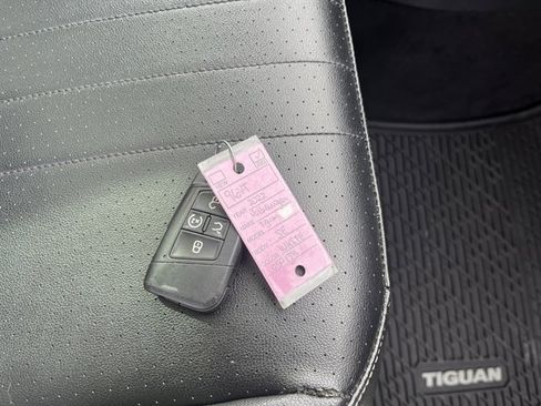 Used 2022 Volkswagen Tiguan SE AWD/4WD image 43