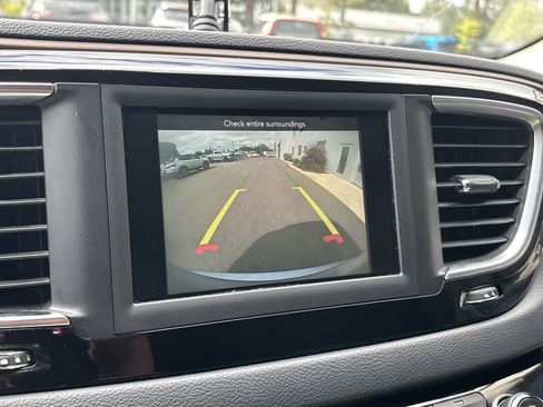 Used 2020 Chrysler Voyager Lxi FWD image 14