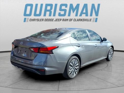 Used 2023 Nissan Altima 2.5 SV image 3